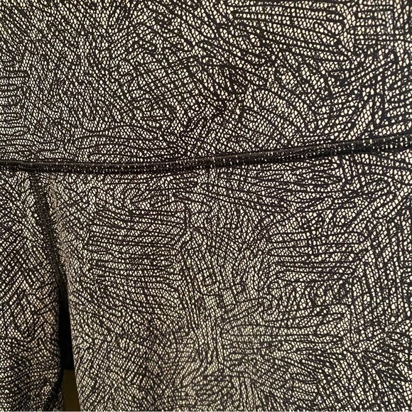 LULULEMON Women Black & White Patterned Leggings Size 8 - Picture 4 of 8